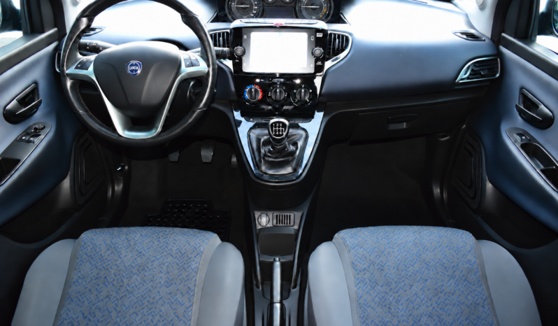 
								Lancia Ypsilon 1.0 Firefly Hybrid 70 cv Gold full									
